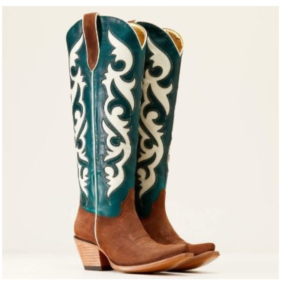 Ariat Shoes - Ariat women's Elvira Stretchfit Western Boot NWT